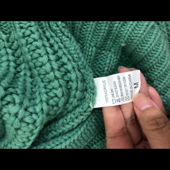 ❤️Knitted green / turtle neck, fluffy/bat wing sleeves❤️ - Picture 6 of 6